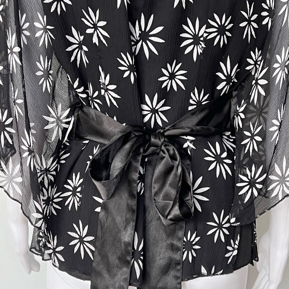 Saint Tropez West - Women’s Black Floral Blouse Sz MD - Picture 5 of 6